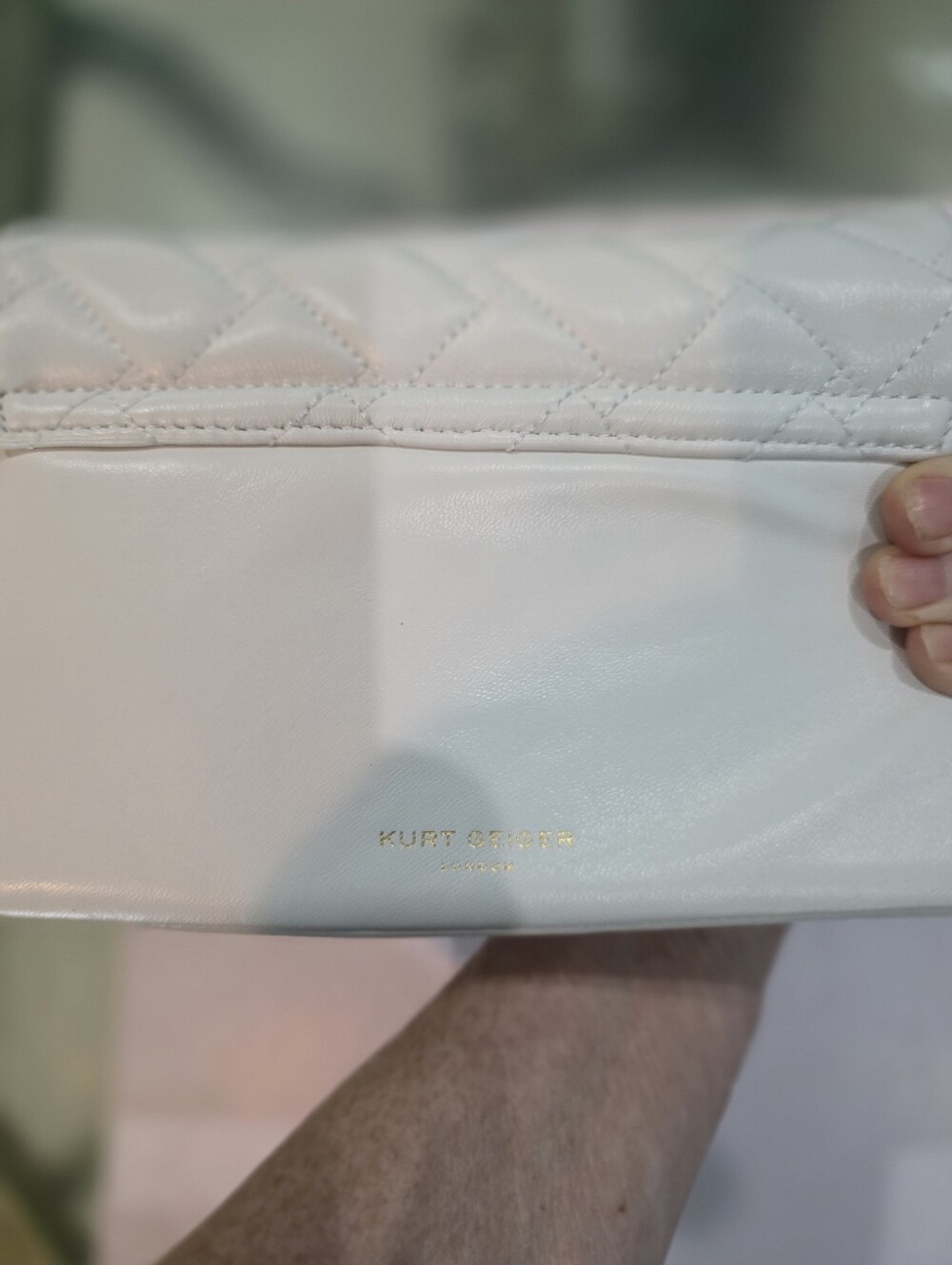 New Kurt Geiger White Quilted Leather Shoulder Bag with Gold Script Logo - Picture 3 of 7